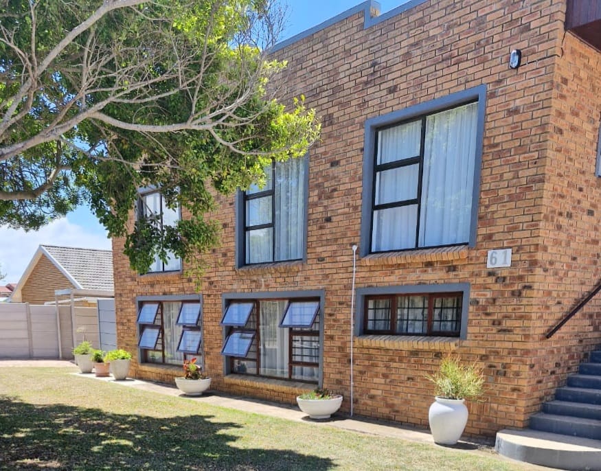 6 Bedroom Property for Sale in Bayview Western Cape